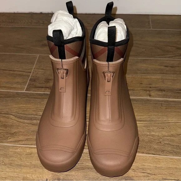 Burberry Rubber Marsh Stamp Low Boots​ - Picture 2 of 8